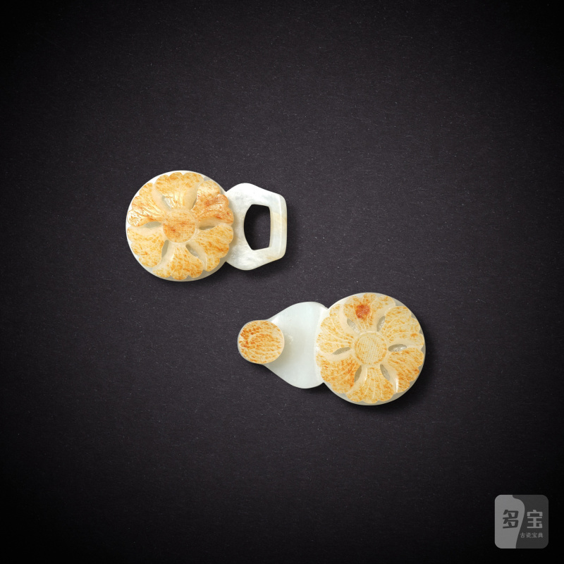 A white and russet jade 'floral' belt buckle, Qing dynasty, 18th - 19th century | 清十八至十九世紀 白玉花卉紋帶扣